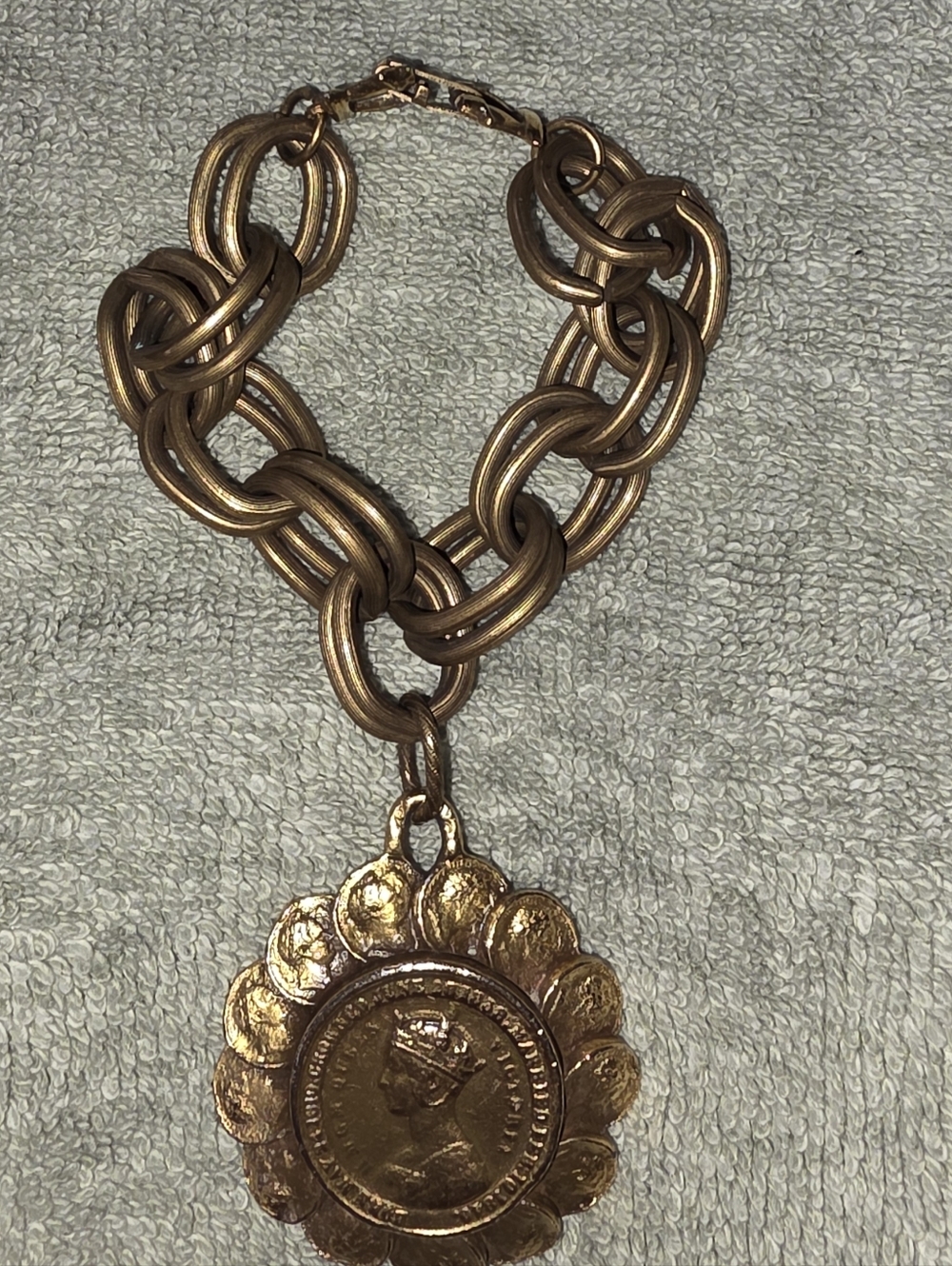 1940s Queen VICTORIA & PRINCE  ALBERT Coin Medallion 7inch BRACELET - Picture 2 of 4